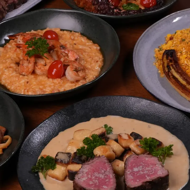 Mesa do H2 com picadinho, risoto de camarão, fetuccine com polvo e mignon com gnocchi